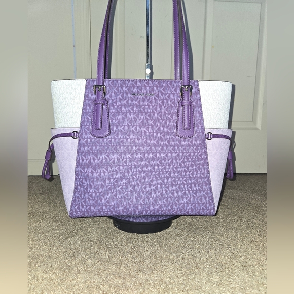 NWOT Michael Kors Voyager Large Color Block Signature Logo Shoulder Bag - Picture 4 of 15